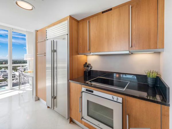 Luxury South Beach Rentals - Oceanfront Balcony, 3 Pools & Spa Access